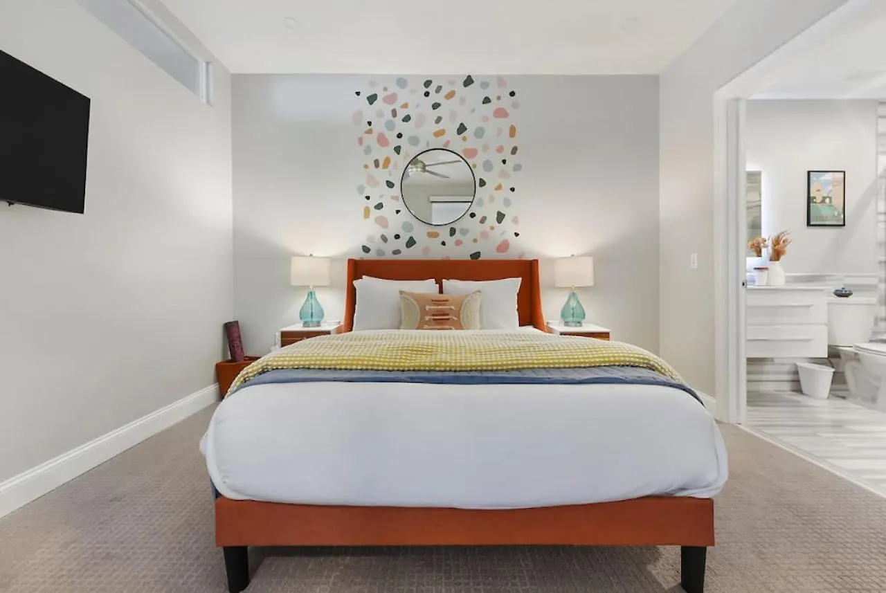 Hostwise Stays -The Washington At Chatham - Gym - Free Garage Parking - City Views - More ピッツバーグ アパート