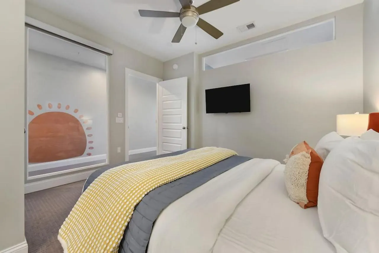 Hostwise Stays -The Washington At Chatham - Gym - Free Garage Parking - City Views - More ピッツバーグ アパート